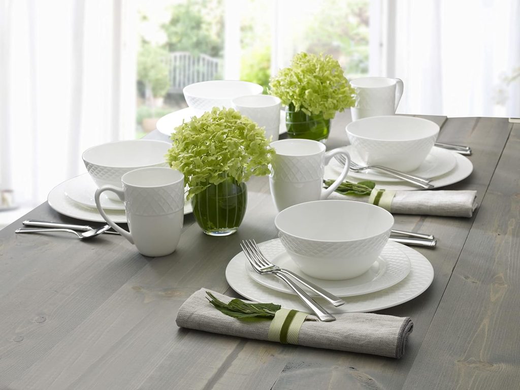 Mikasa Trellis Bone China 16-Piece Dinnerware Set